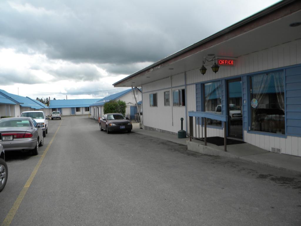 Blue And White Motel Kalispell Exterior foto
