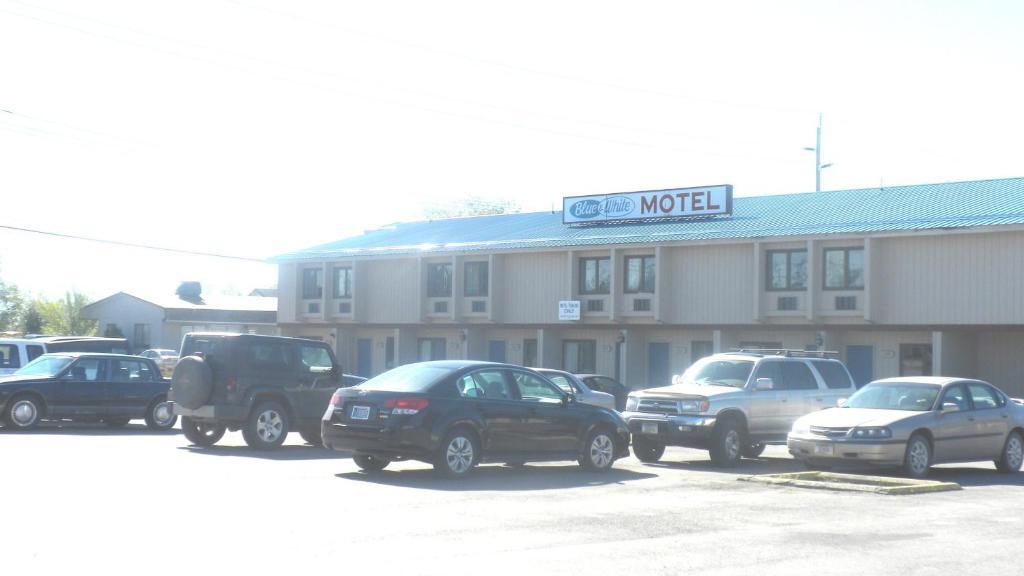 Blue And White Motel Kalispell Exterior foto