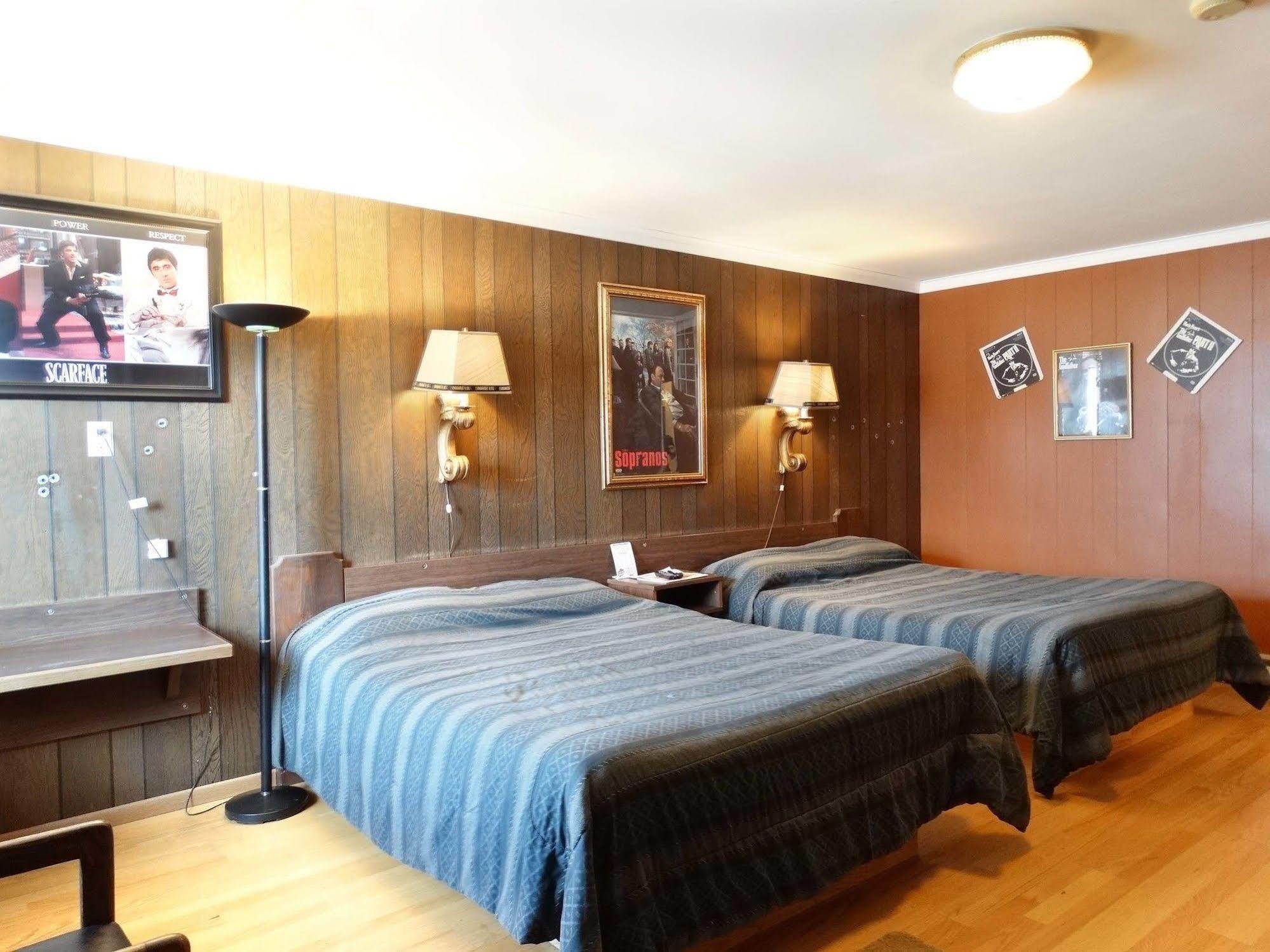 Blue And White Motel Kalispell Exterior foto